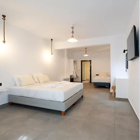 Gold Diamond Luxury Santorini Hotel