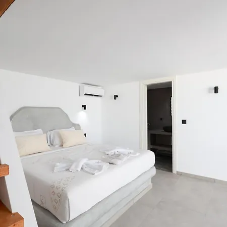 Gold Diamond Luxury Santorini *